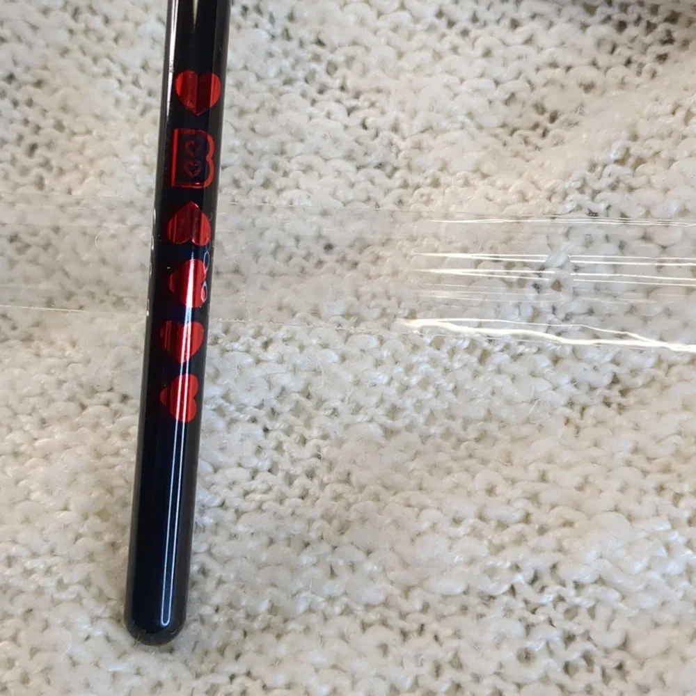 Betty Boop™ X ipsy Eyeshadow Brush, One (1) piece eyeshadow brush